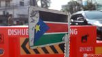 Bendera di Batu Granit Jalan Asia Afrika Bercopotan