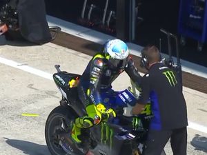 Detik-detik Valentino Rossi Terjatuh di MotoGP Emilia Romagna 2020