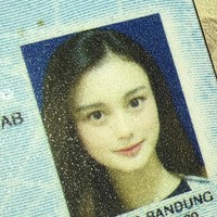 Postingan yang diunggah pada 12 September 2020 itu hingga saat ini telah disukai oleh lebih dari 41,6 ribu orang. Banyak netizen yang membanjiri unggahan tersebut dengan komentar bernada iri akan kecantikannya di foto KTP. Foto: Instagram/@liyanzef