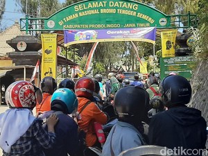Gunung Bromo Kuotanya Penuh Saat Weekend