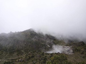 Menjajal Terjalnya Puncak Kawah Sumbing