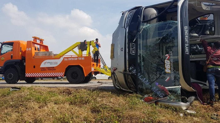 Kecelakaan bus di tol Cipali