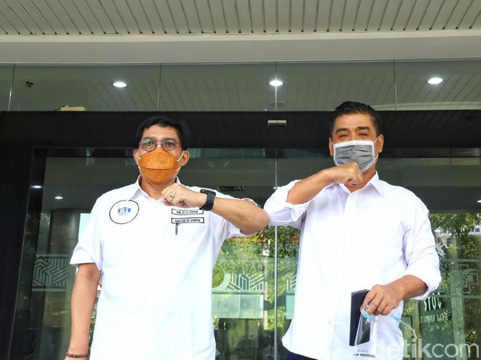 Pasangan Calon Wali Kota-Wakil Wali Kota Surabaya, Machfud Arifin (MA) dan Mujiaman Sukirno diusung 8 parpol. Machfud menjelaskan, koalisi 8 parpol menjadi simbol kebersamaan dan kerukunan warga Surabaya.
