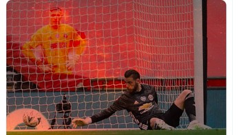 Netizen ini berharap De Gea segera dicadangkan saja. Foto: istimewa