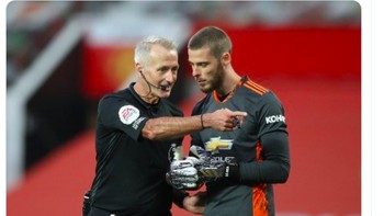 De Gea meminta pertandingan dihentikan saja tapi tak dikabulkan wasit. Foto: istimewa