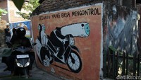 Belasan seniman mural ini berasal dari dalam negeri dan luar negeri.