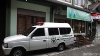 Selama tutup dilakukan penyemprotan disinfektan.