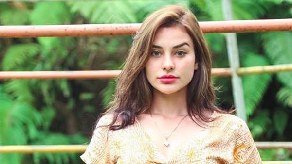 Kecantikan Nora Alexandra yang Nggak Pernah Pudar