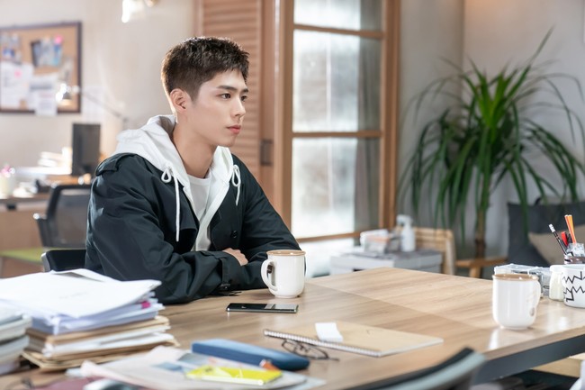 2. Park Bo Gum (Record of Youth)Park Bo Gum yang sedang menjalani wajib militer juga ada dalam daftar ini. Drama Record of Youth yang belum lama tamat menjadi hadiahnya untuk para penggemar yang ingin melepas rindu selama ia rehat. Foto: ist.