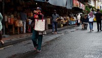 Wali Kota Bandung Oded M Danial sendiri akan mengevaluasi kebijakan buka tutup jalan di Jalan Otista-Suniaraja, Kota Bandung. Hal itu, menyusul protes yang dilayangkan pedagang Pasar Baru.