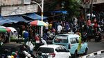 Potret Warga Berkerumun di Pasar Ikan Hias Jatinegara saat PSBB