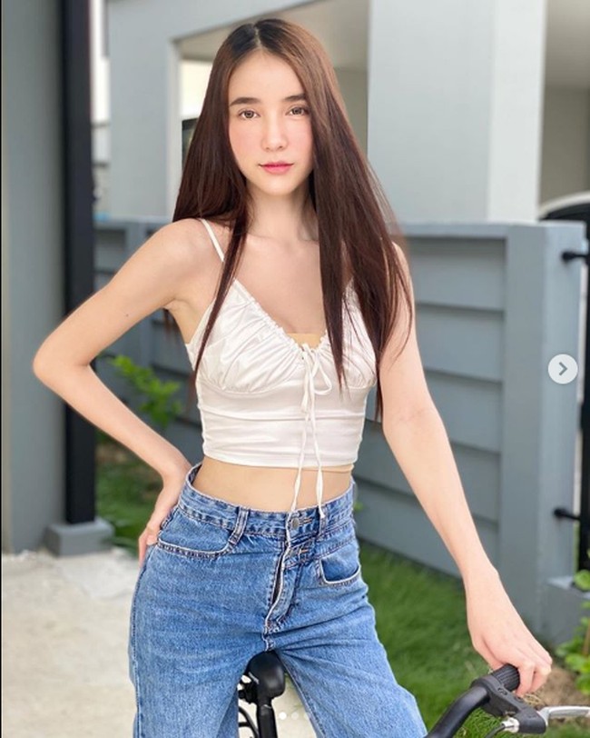 Rinrada disebut-sebut sudah menyadari dirinya terjebak dalam tubuh pria sejak usia remaja. Pada usia 14 tahun dia pun menyampaikan keinginannya untuk menjadi transgender pada kedua orangtuanya. Foto: Dok. Instagram Rinrada Yoshi