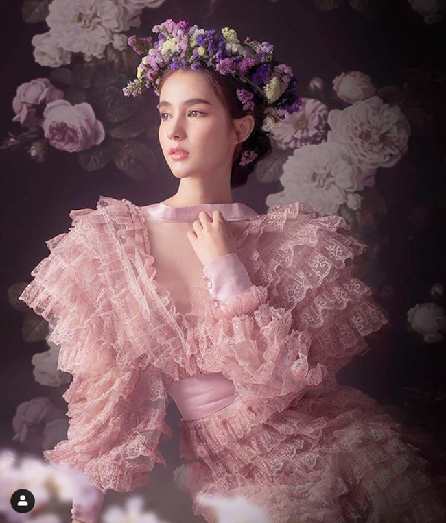 Memiliki followers Instagram lebih dari 1,4 juta, postingan Rinrada kerap dibanjiri pujian dari netizen. Kecantikannya membuat wanita asli sampai ikut terkagum-kagum kita perempuan tulen menangis melihat ini, begitu salah satu komentar netizen dari Indonesia. Foto: Dok. Instagram Rinrada Yoshi