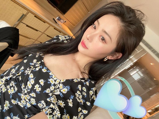 Liu Yaxi ternyata cukup aktif di Instagram. Unggahannya didominasi foto-foto selfie. (Foto: Instagram/@_liuyaxi)