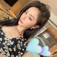 Liu Yaxi ternyata cukup aktif di Instagram. Unggahannya didominasi foto-foto selfie. (Foto: Instagram/@_liuyaxi)