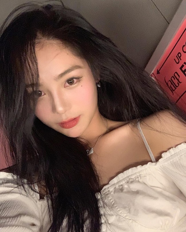 Begini lho penampilan asli  Liu Yaxi. Manis banget ya? (Foto: Instagram/@_liuyaxi)