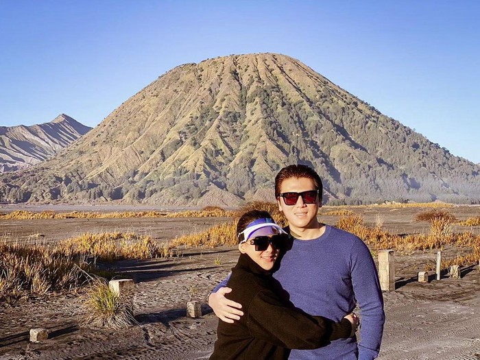 Keduanya tampak sangat bahagia menikmati waktu berdua mereka ya. (Foto: Instagram @princessyahrini)