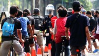 Saat pemberlakuan PSBB ketat, akses masuk dan keluar kawasan GBK Senayan, Jakarta hanya melalui pintu 5.