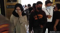 Kasus ini terungkap setelah EA melapor ke polisi jika dirinya telah diperkosa secara bergilir oleh 7 pria usai pulang dari tempat hiburan malam pada Sabtu (19/9) lalu.