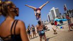 Aksi Warga Israel Demo di Pantai Tolak Lockdown Jilid 2