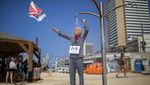 Aksi Warga Israel Demo di Pantai Tolak Lockdown Jilid 2