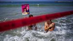 Aksi Warga Israel Demo di Pantai Tolak Lockdown Jilid 2