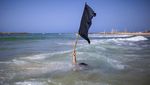 Aksi Warga Israel Demo di Pantai Tolak Lockdown Jilid 2