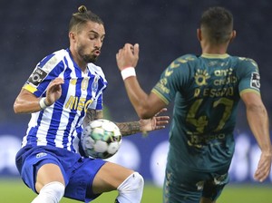 Diincar Man United, Bek Porto Ini Bilang Apa?