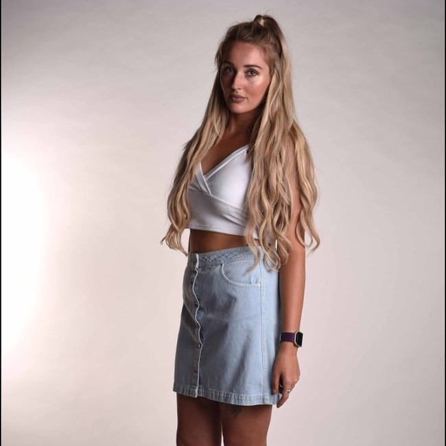 Banyak wanita yang ingin tampil lebih seksi lalu memilih untuk melakukan operasi plastik. Transformasi yang terjadi pada Amber May ini pun cukup drastis hingga kini tidak dikenali. Foto: Instagram @ambermayy__