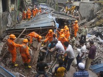 2 Orang Tewas Akibat Bangunan Runtuh Timpa Rumah di Brasil