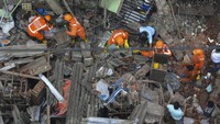 Bangunan empat lantai itu dilaporkan ambruk pada Senin (21/9) pagi, sekitar pukul 04.00 waktu setempat. AP Photo/Praful Gangurde.