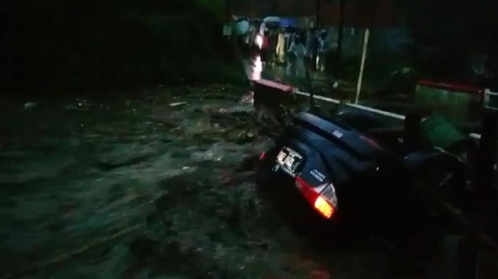 Banjir bandang di Kabupaten Sukabumi.