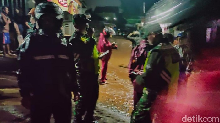 Banjir bandang terjang Cidahu Sukabumi