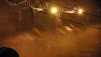 Petugas jaga Bendung Katulampa Bogor, Andi Sudirman, mengatakan Kawasan puncak hujan deras sejak Senin (21/9/2020) sore, membuat debit sungai Ciliwung meningkat dengan cepat. Sampai pukul 18:45 WIB, debit sungai Ciliwung masih tinggi. Namun mulai menurun ke ketinggian 220 centimeter.  