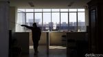 Kantor Kecamatan Kelapa Gading Disemprot Disinfektan