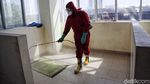 Kantor Kecamatan Kelapa Gading Disemprot Disinfektan