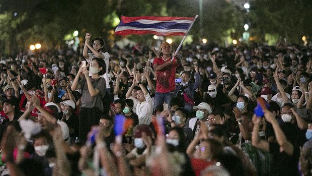 Pro-democracy protesters wave the national flag at the Sanam Luang field during a protest in Bangkok, Thailand, Saturday, Sept. 19, 2020. Thousands of demonstrators turned out Saturday for a rally to support the student-led protest movement's demands for new elections and reform of the monarchy. (AP Photo/Wason Wanichakorn)