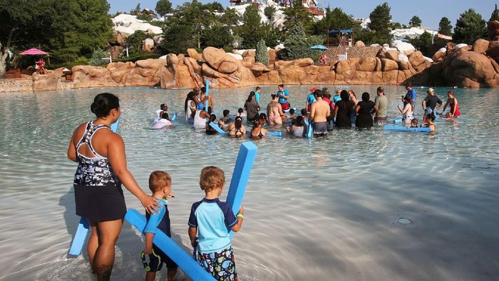 Disney Brizzald Beach