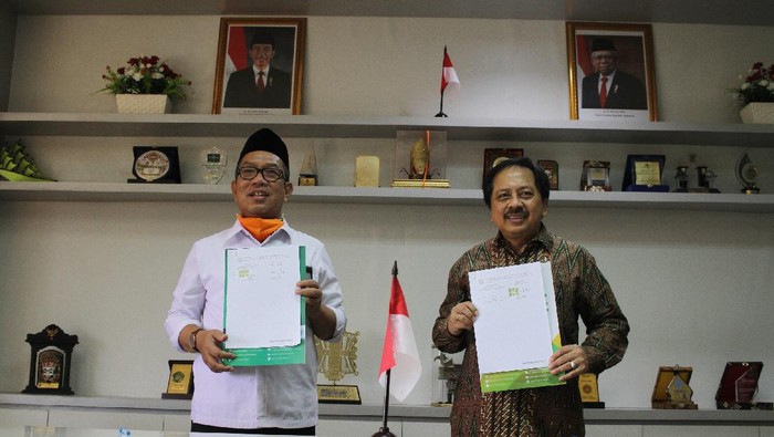 Para siswa madrasah se-Indonesia akan mendapatkan kartu perdana gratis Smartfren. Hal ini untuk mendukung program Pembelajaran Jarak Jauh (PJJ).