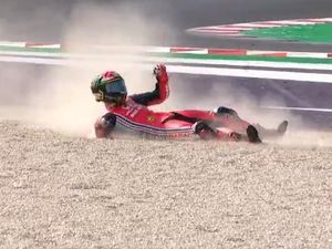 Tear Off, Lapisan Kaca Helm yang Bikin Bagnaia dan Miller Gagal Finis