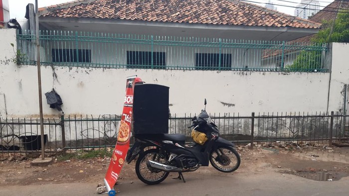 Gaya Restoran Dagang di Pinggir Jalan
