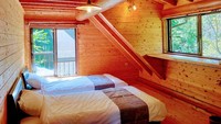 Kabin kayu itu diketahui bisa menampung sekitar 10 tamu sekaligus. Turut hadir juga dua kamar tidur (dok 2020 Rental Mountain Yama)