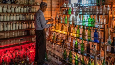 Datuk Ini Bangun Museum Dari Kumpulan Sampah Botol 15 Tahun