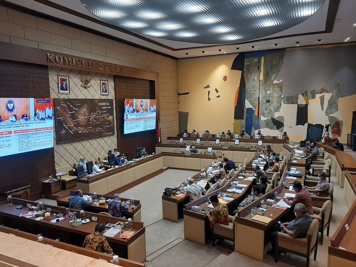Komisi II DPR Rapat Bersama Mendagri, KPU, Bawaslu, dan DKPP