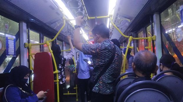 Kondisi di Dalam Bus TransJakarta
