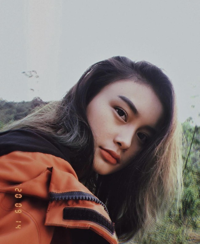 Saat dikonfirmasi Wolipop, wanita  bernama lengkap Liyanurzeftian itu mengaku sebenarnya hanya iseng mengunggah foto KTP.  Aku shock bisa viral. Sebelum 24 jam ada yang repost akun meme di Instagram. Dan banyak yang nge-tag aku, ujar selebgram dengan followers lebih dari 70 ribu itu.  Foto: Instagram @liyanzef