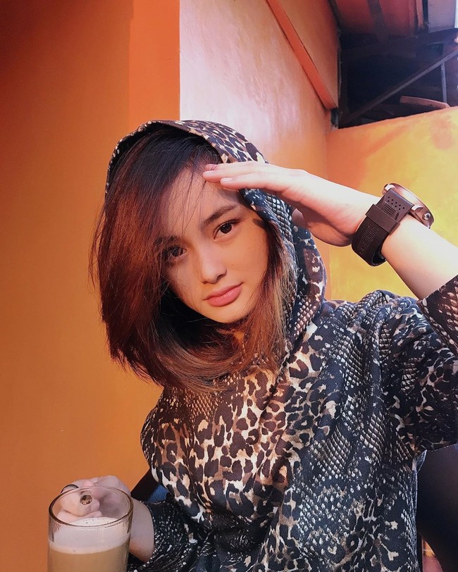 Liyanurzeftian mengatakan pemotretan untuk foto KTP tersebut dilakukannya tidak lama setelah dia bangun tidur. Oleh karena itu dia merasa penampilannya di foto KTP kurang bagus. Dikirain bisa senyum kayak foto ijazah, ucap remaja 18 tahun itu. Foto: Instagram @liyanzef