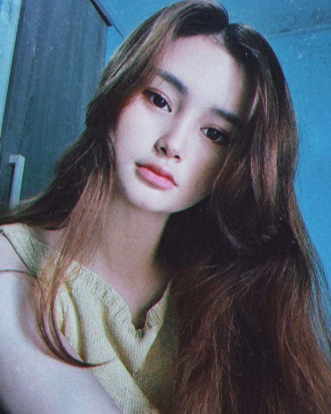 Inilah selebgram bernama Lizanurzeftian yang menjadi viral setelah mengunggah foto KTP di akun Instagramnya  @liyanzef. Ganti caption ah, dikira anak lurah bisa foto pake oppo astaga, senyumnya aja belum siap hahaha, tulis akun @liyanze dalam unggahan tersebut. Foto: Instagram @liyanzef