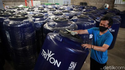 Melihat Pabrik Toren Air yang Tidak Goyah oleh Badai Pandemi