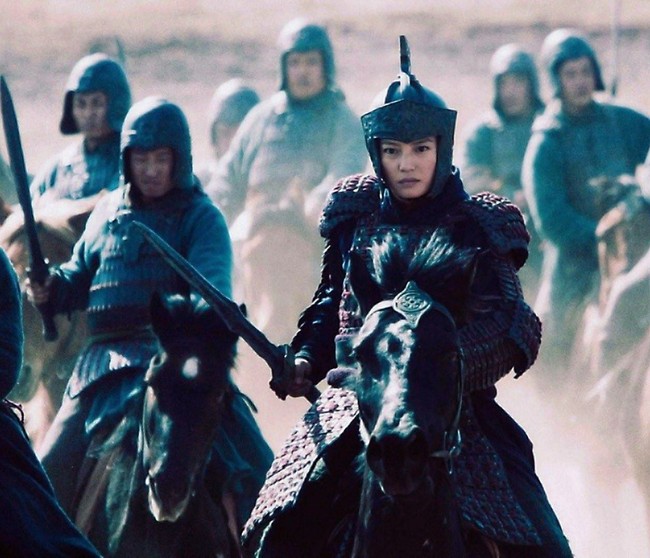 Karakter Mulan yang dimainkan oleh Zhao Wei lebih sering berurai air mata ketika harus berpisah atau bertemu lagi dengan kekasih hati. Tapi di sisi lain sosok ini digambarkan lebih matang dan tangguh saat ditimpa kemalangan. Foto: Starlight International